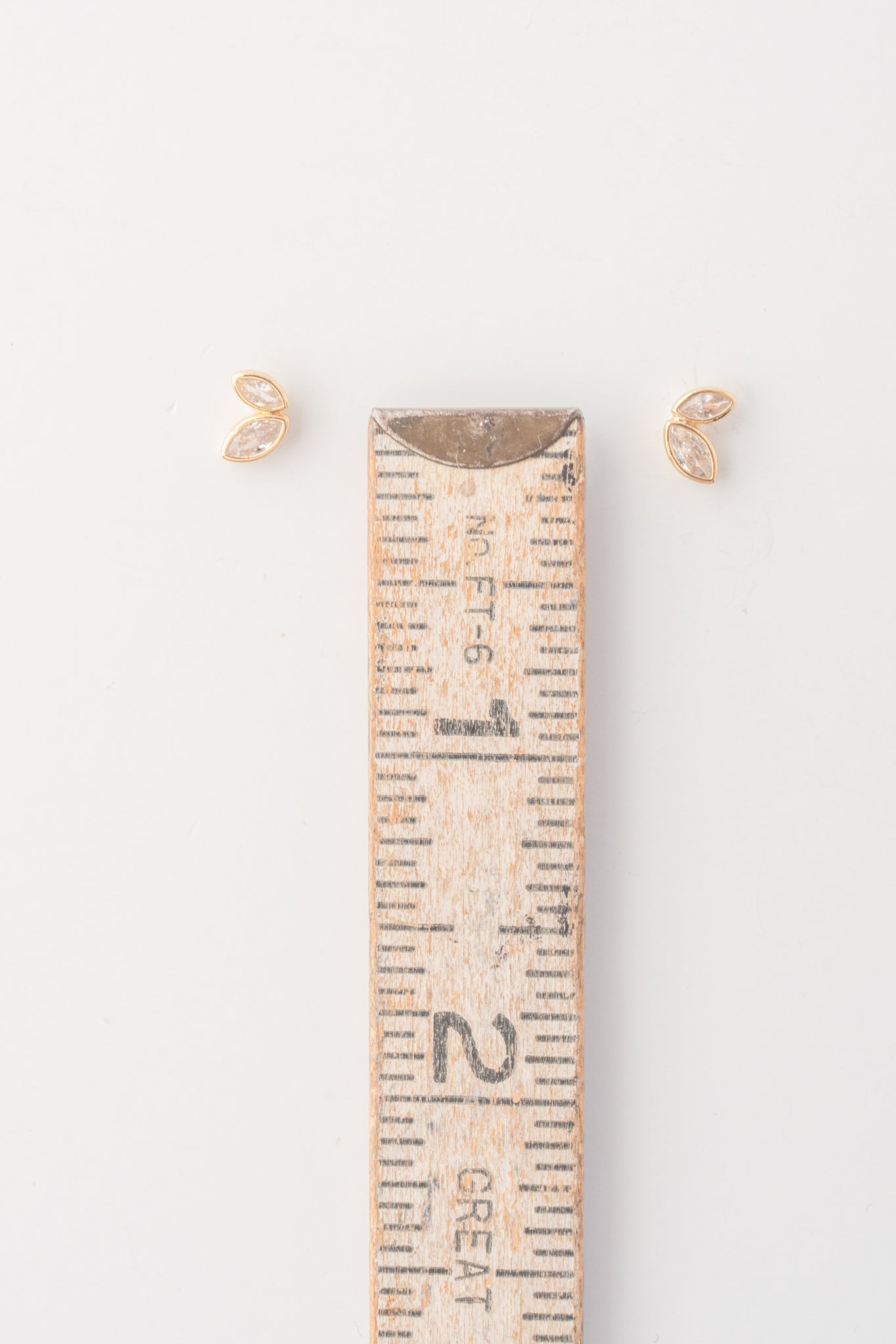 Marquis Two Leaf Stud, Mixed