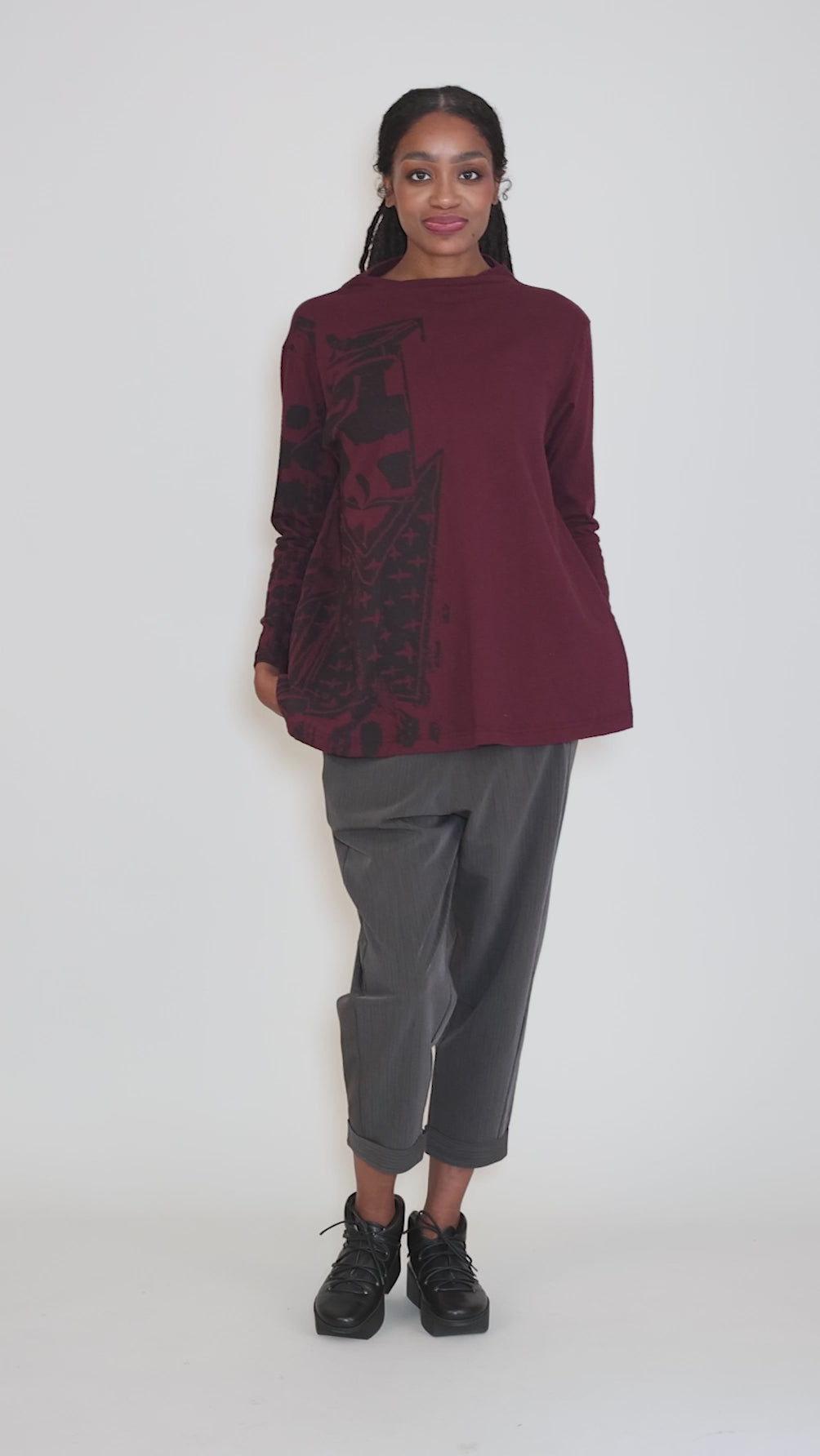 Pebbled Cotton Graphic Top, Plum Angle 5