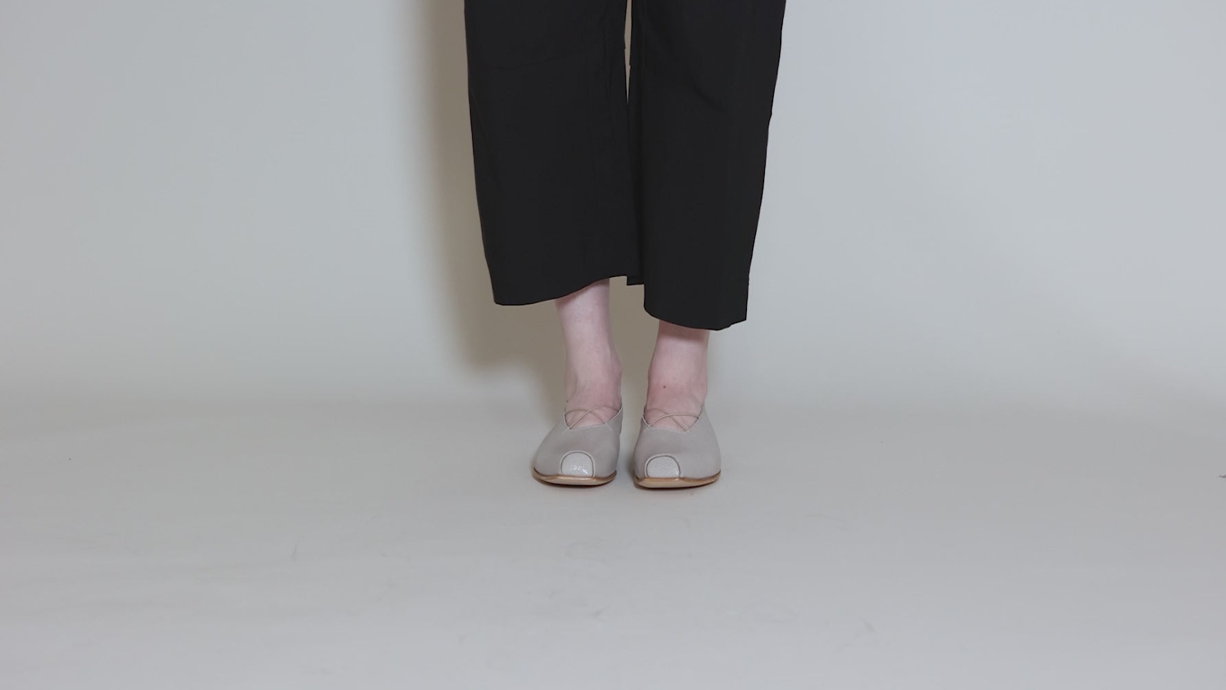 Stage Flat, Taupe Angle 11