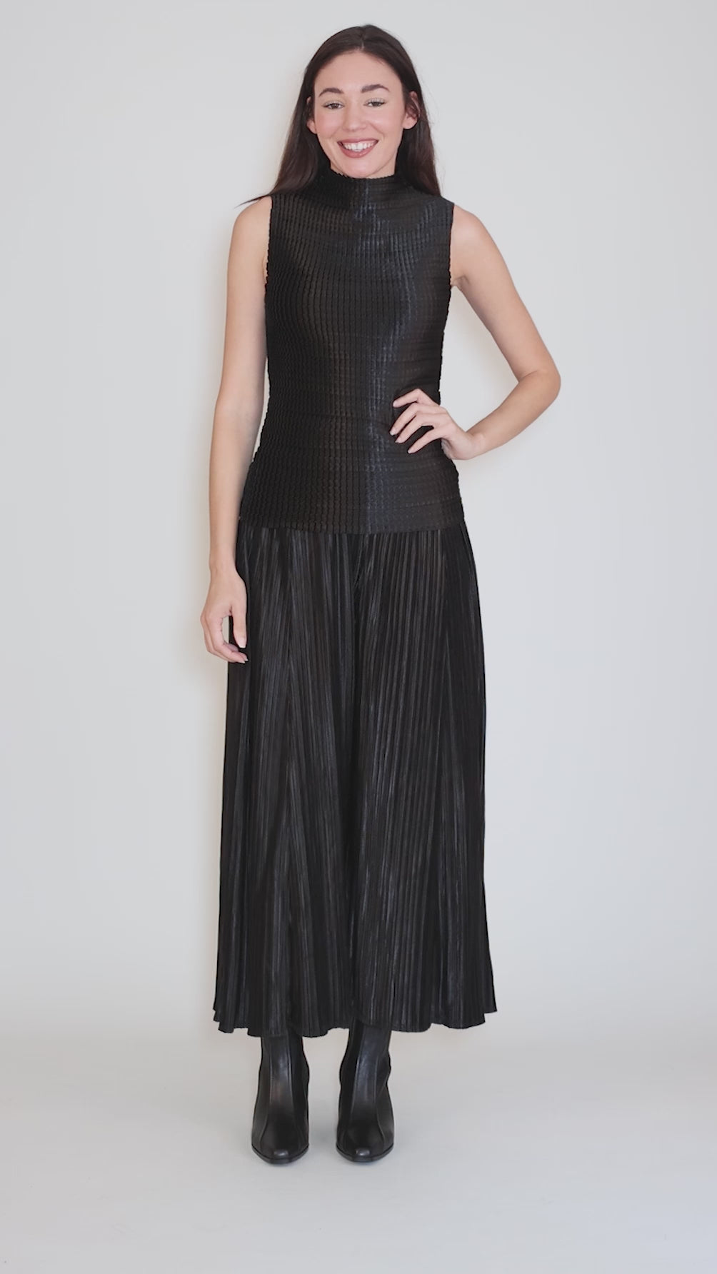 Siren Top, Black Angle 5