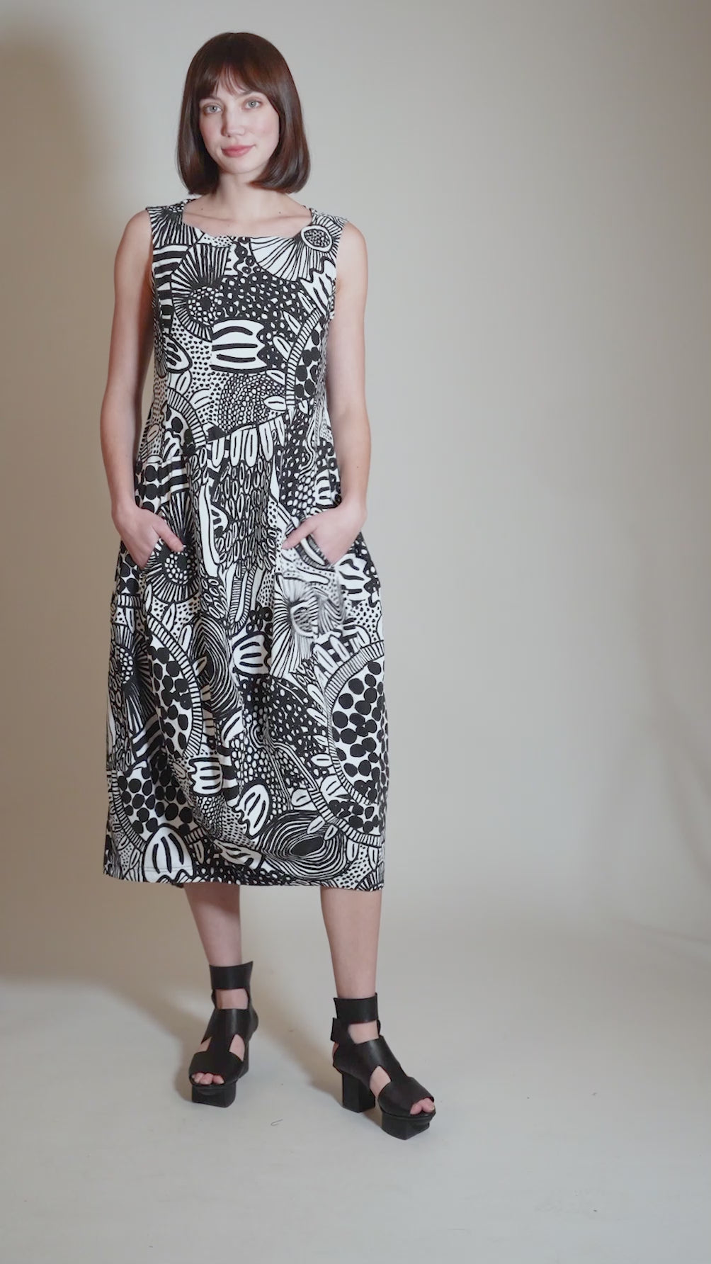 Sig Stretch S/L Lantern Dress, Black Print Angle 6