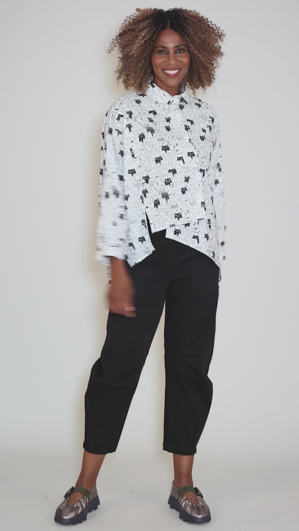 Kitty Cat Button Up, White/Black Angle 5