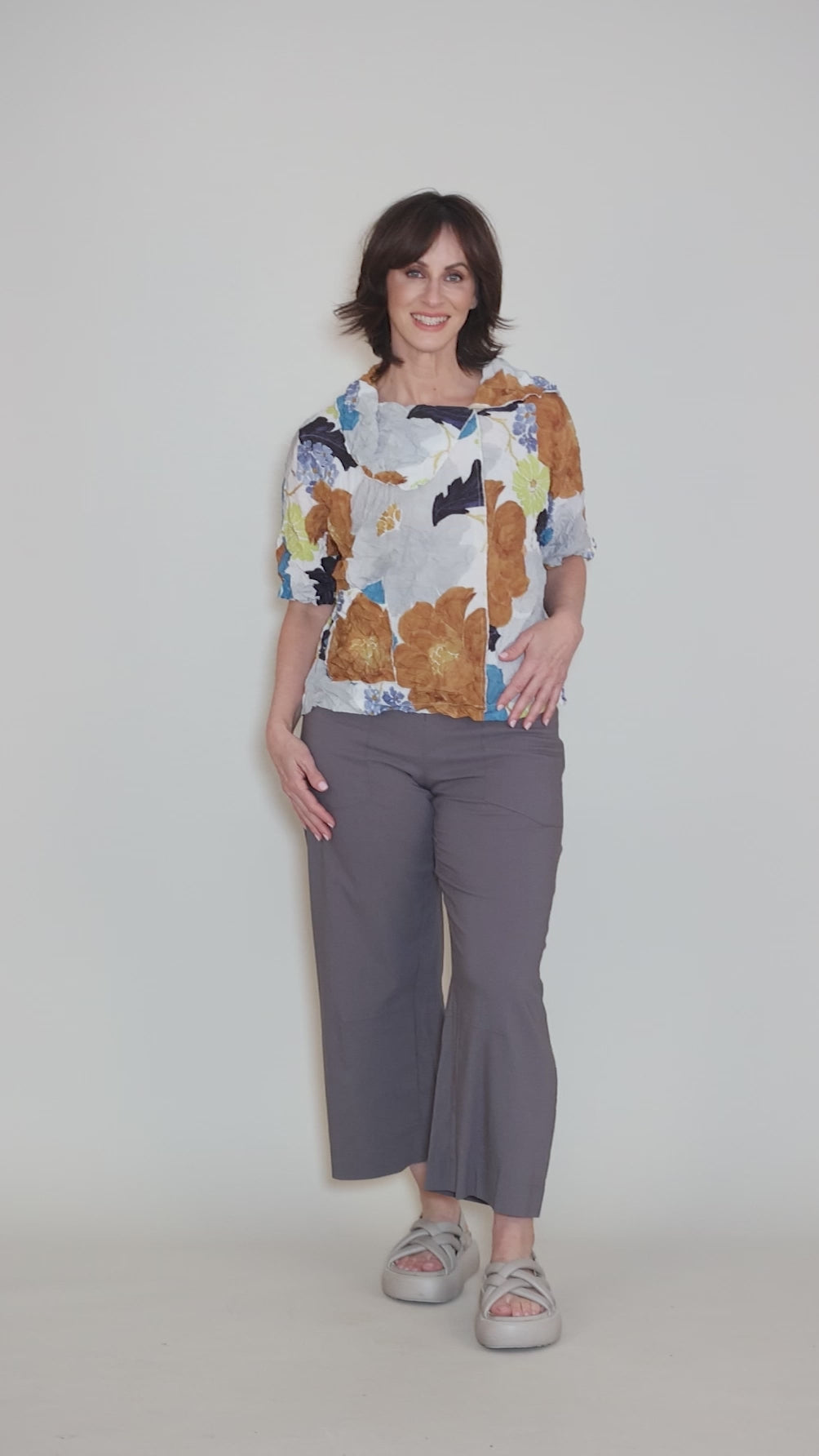 Crimped Crepe Floral Pack It Pullover, Cinnamon Angle 5