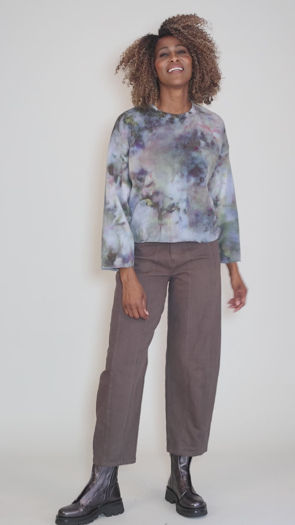 Cropped HB Sweatshirt, Stormy Angle 5