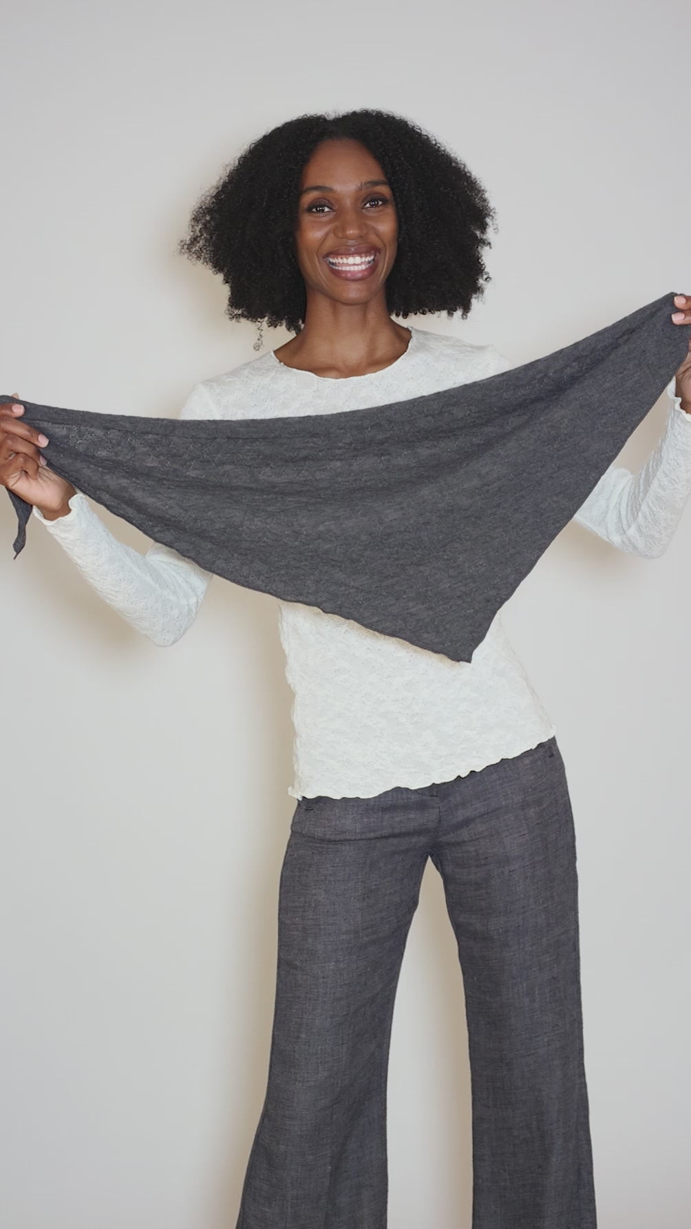 Bubble Wool Kerchief, Anthracite Angle 3