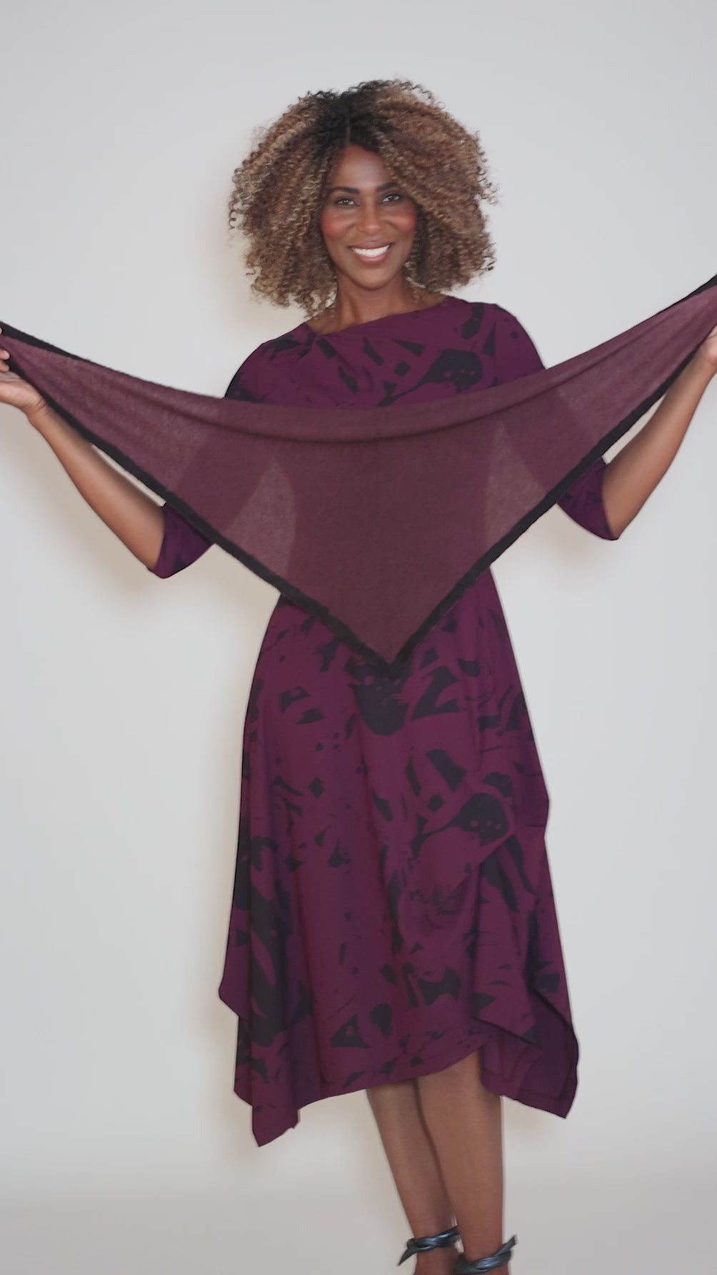 Felted Border Bandana, Black/Bark Angle 3
