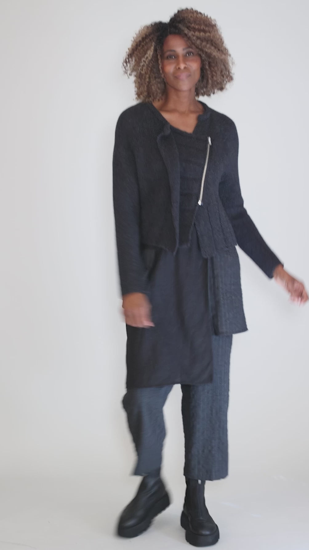 Woolly Crop Zip Sweater, Charcoal Angle 5