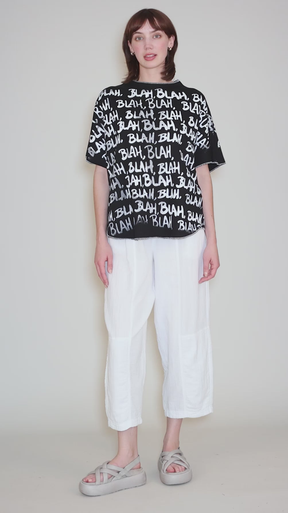 S/S Blah Blah Sweatshirt, Black/White Angle 5