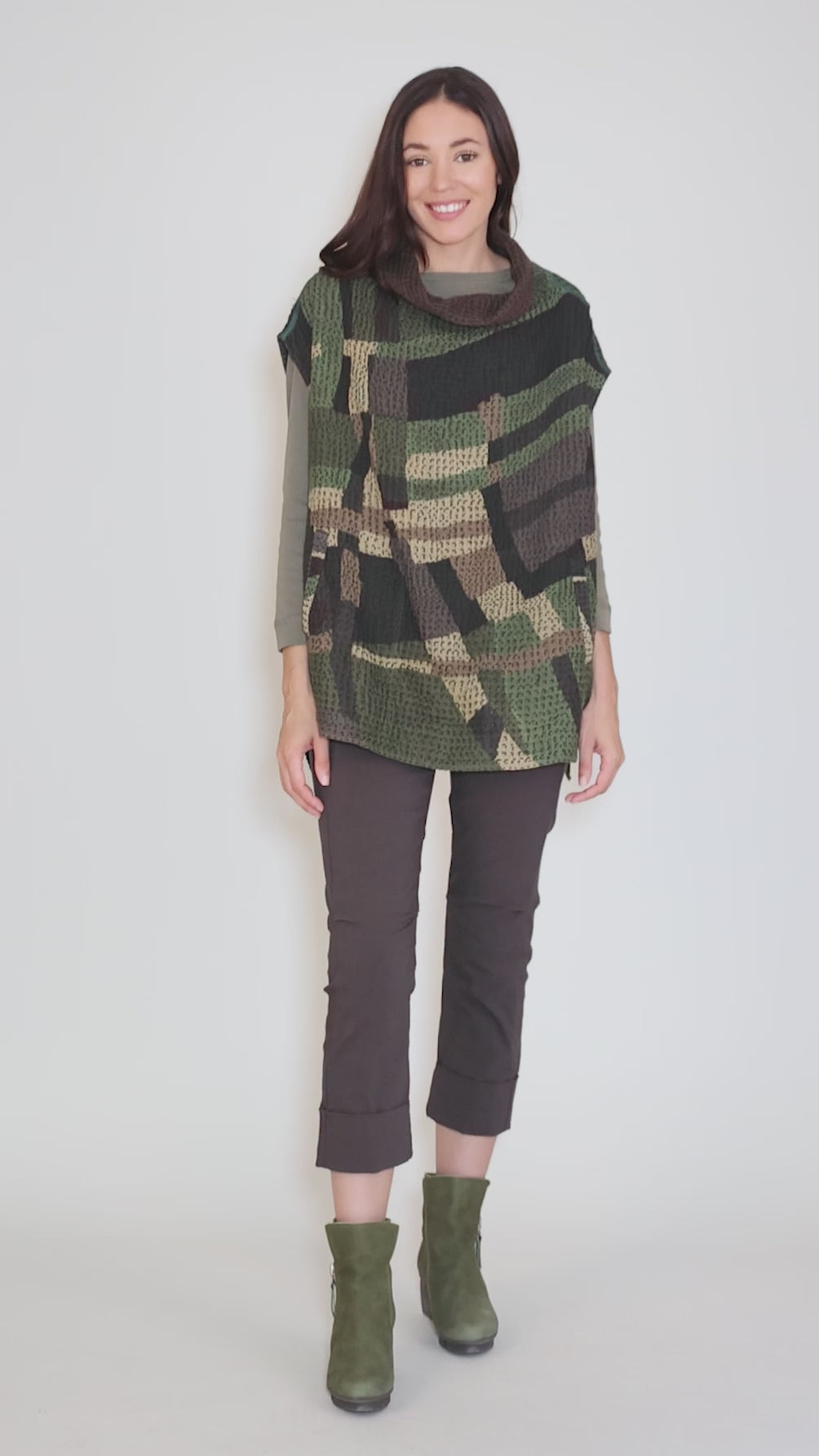 Kantha Waffle Funnel Vest, Green Mix Angle 5