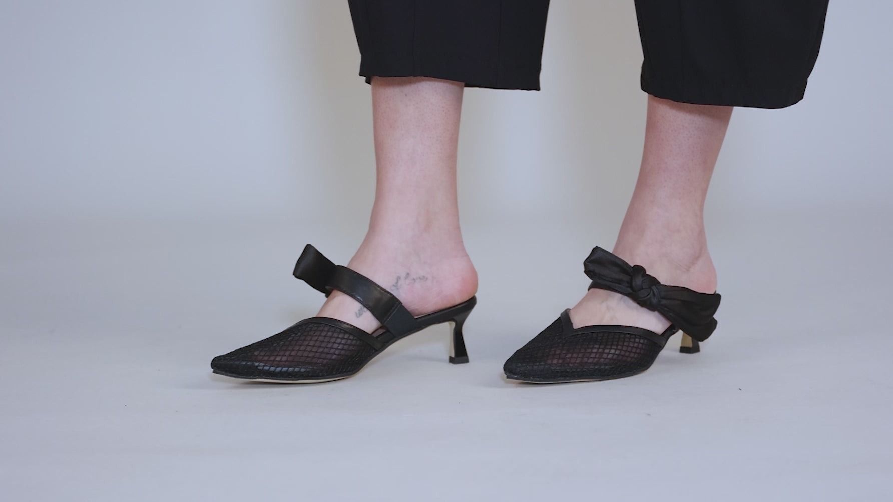 Side Bow Mule, Black Angle 13