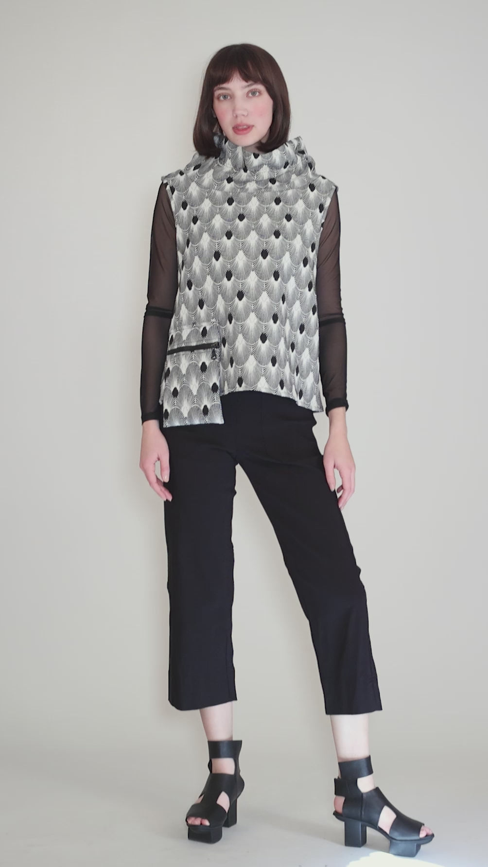 Aris Vest, Geisha Print Angle 5