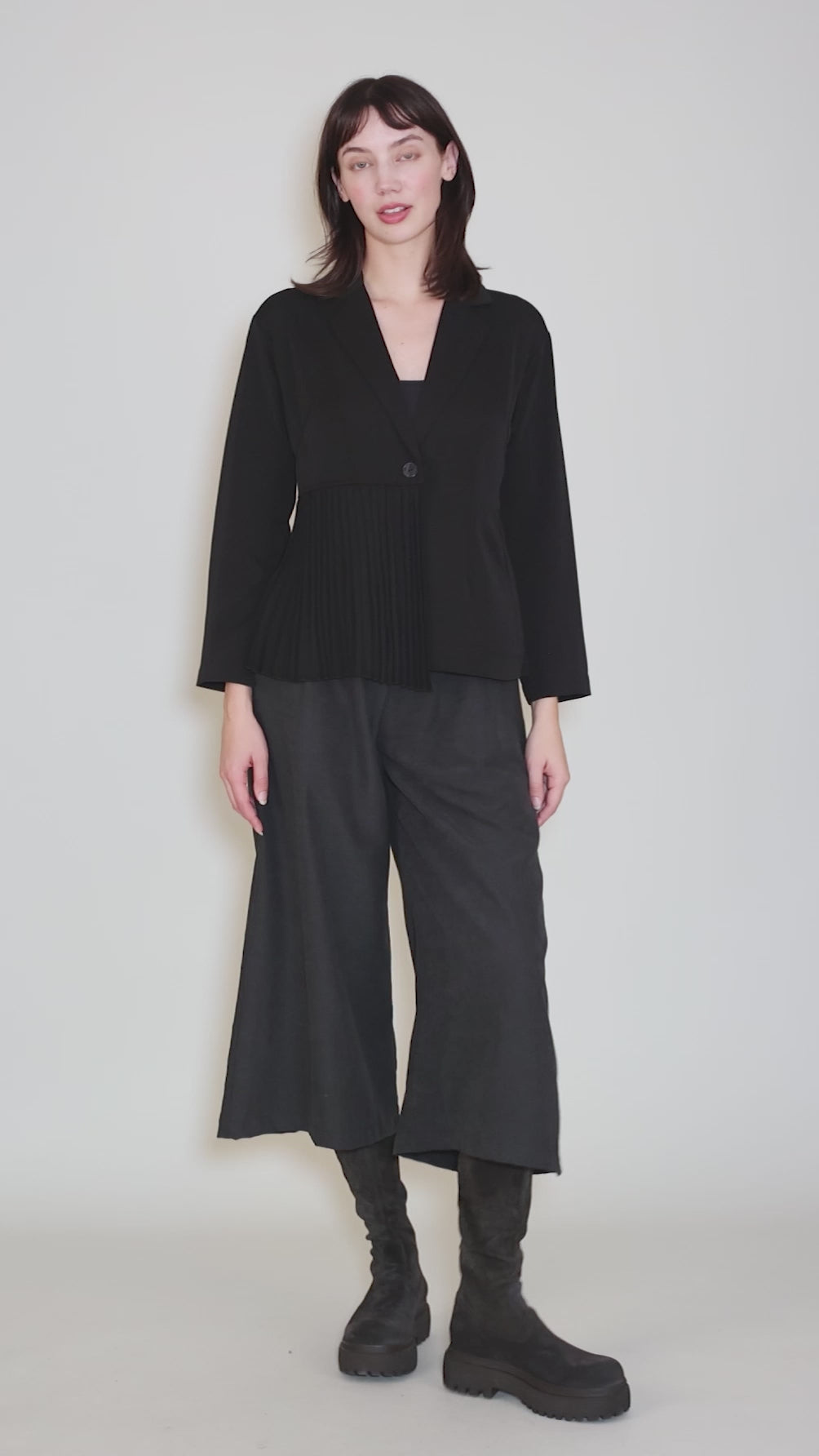 Pleat on the Side Jacket, Black Angle 5