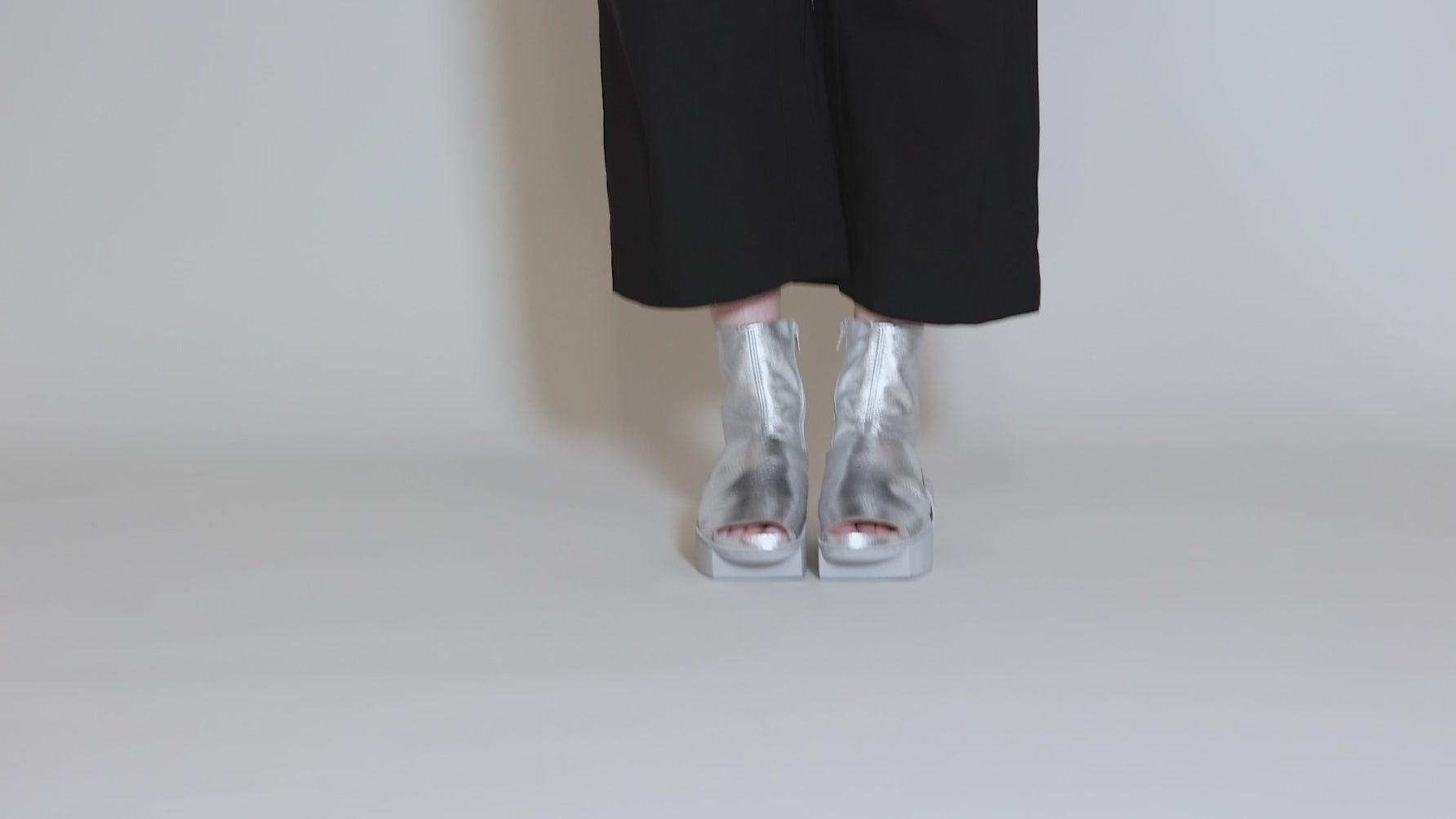 Daybreak Box Shoe, Silver Angle 15