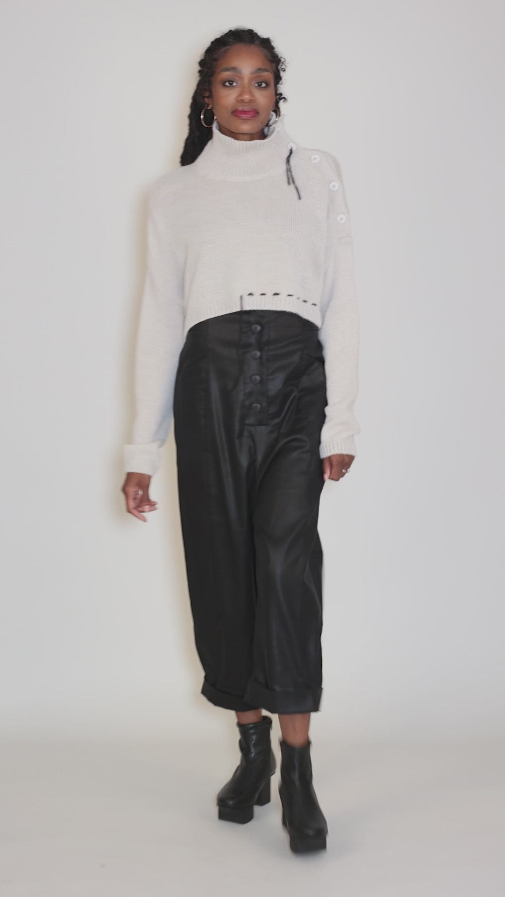 Sinsan Cropped Sweater, Oatmilk Angle 5