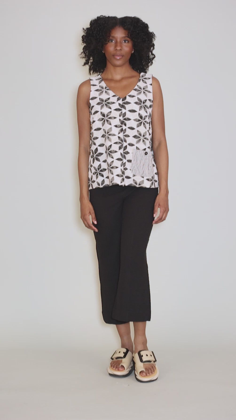Crinkle Crepe Aria Capri Pant, Black Angle 5