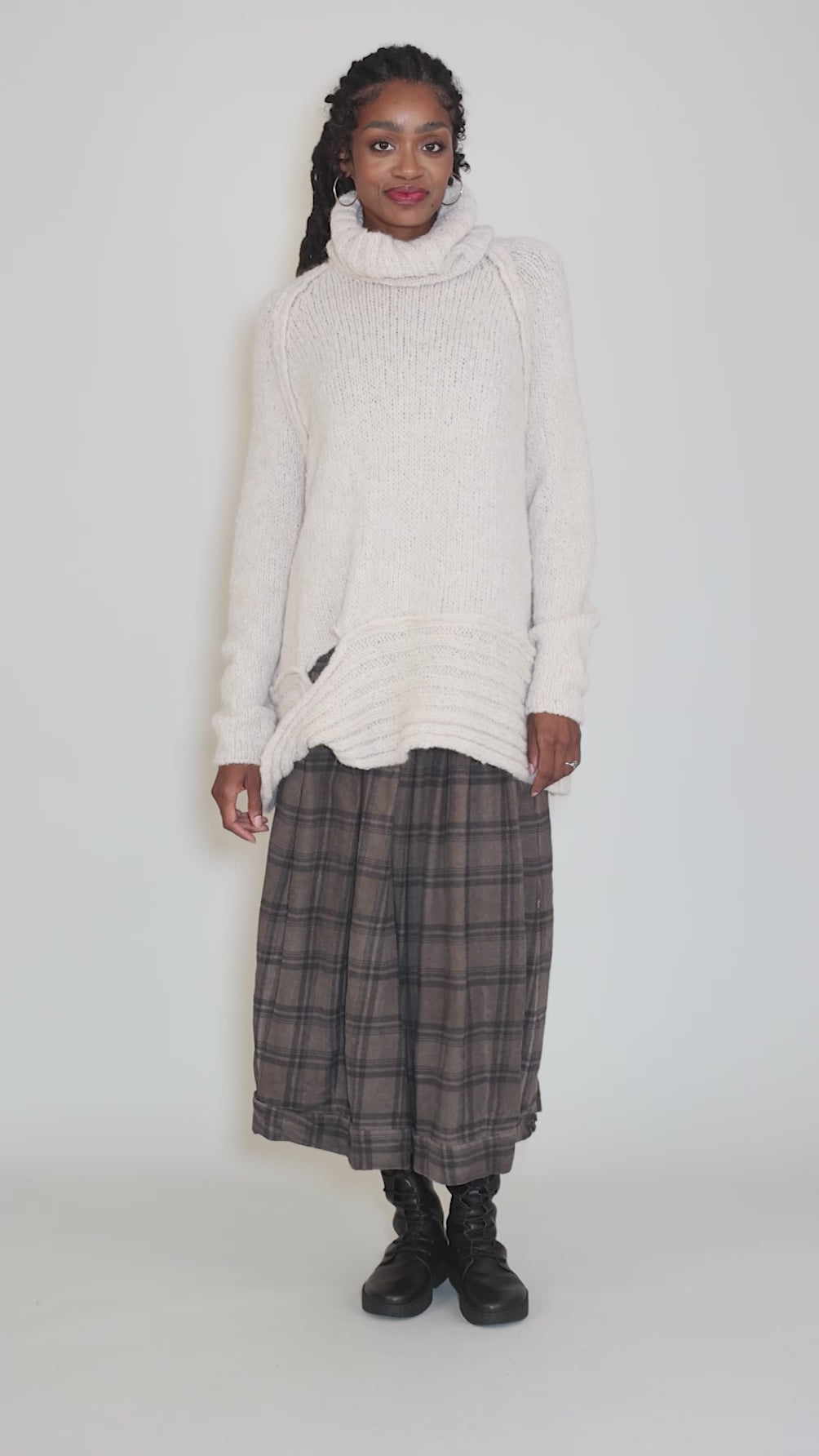 Passona Sweater, Oatmilk Angle 5