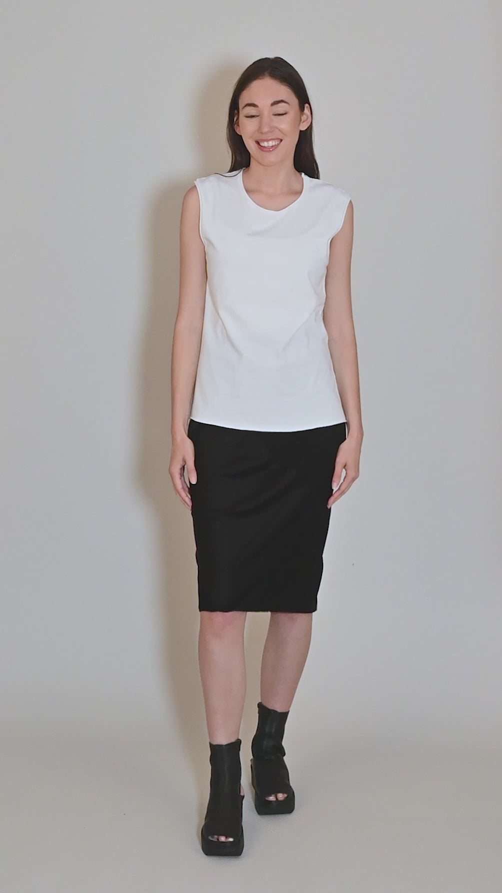 Barre Tee, White Angle 5