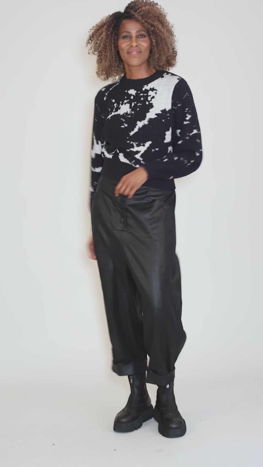 Carrara Sweater, Black/Ecru Angle 5