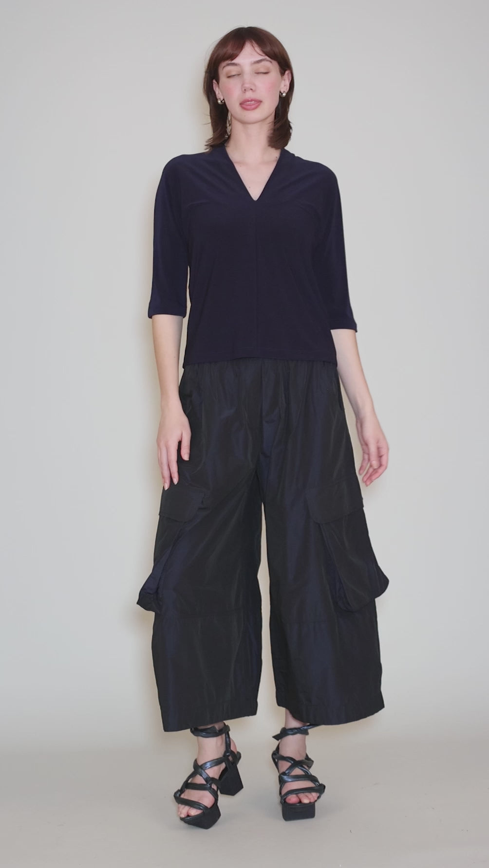 Matte Jersey Slim V Neck, Navy Angle 5