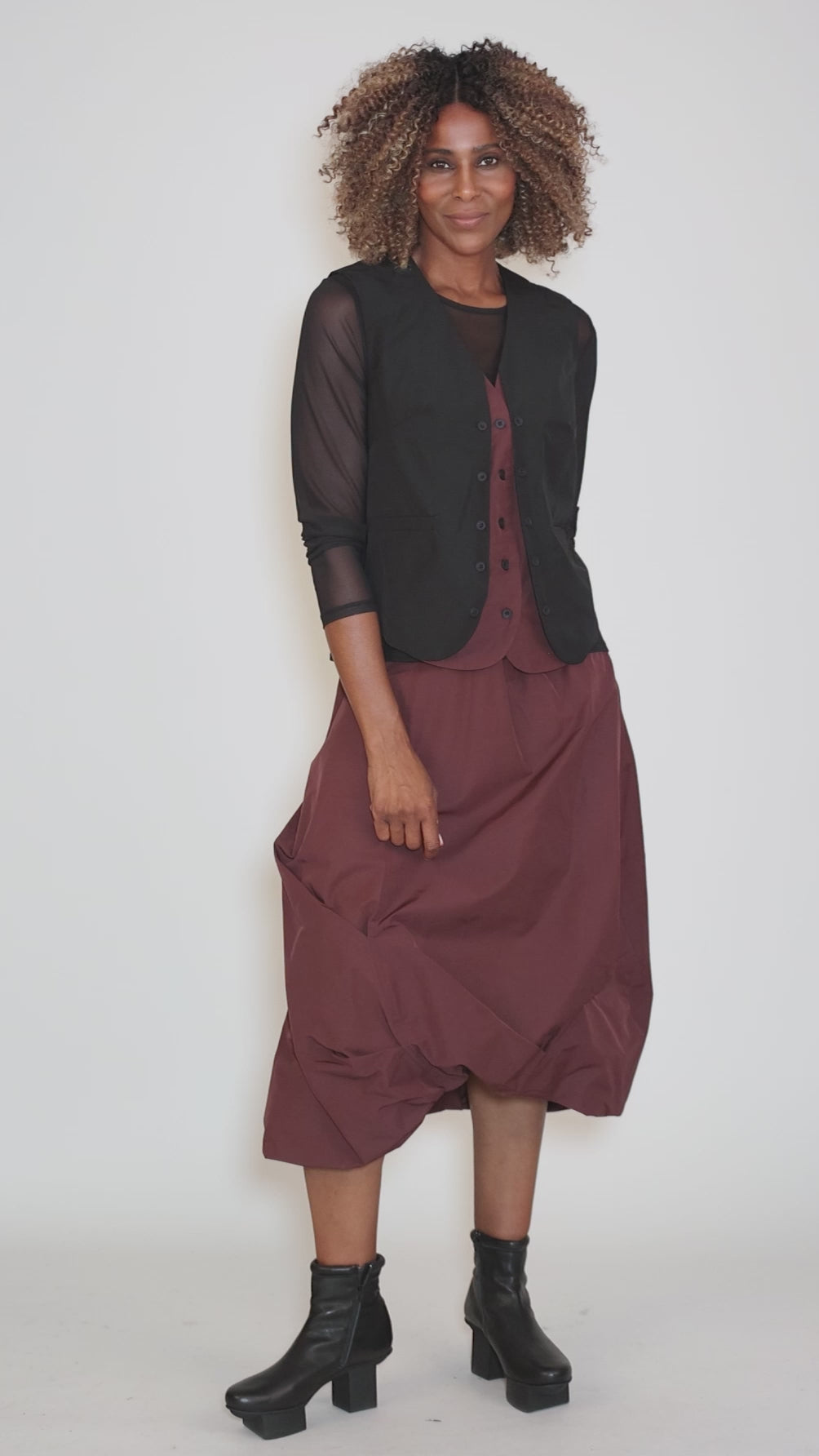 Wine Block Vest, Black Angle 5