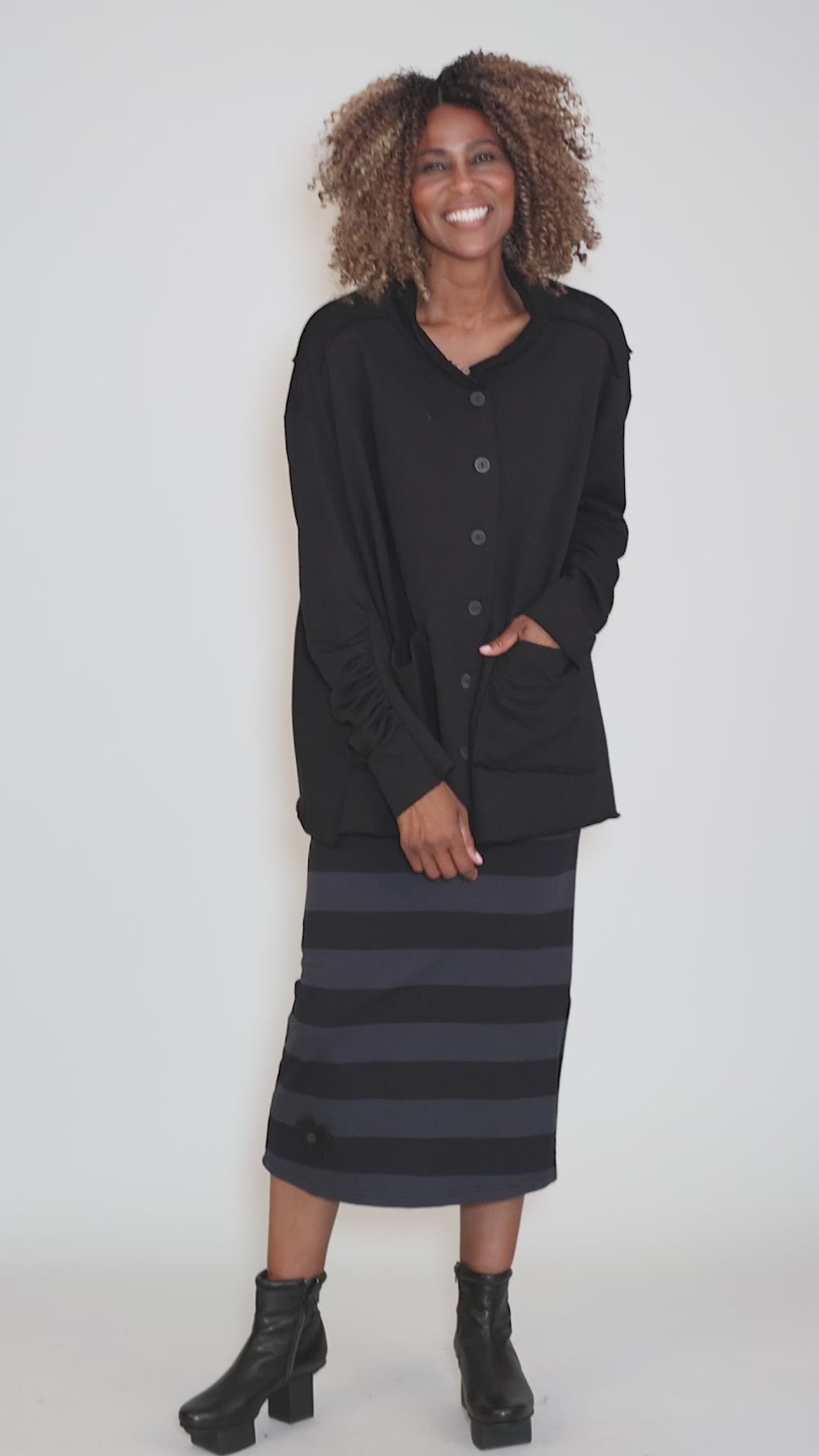 Boxy Sweat Shirt, Black Angle 5