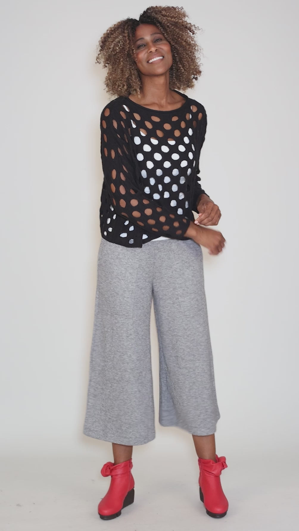 Open Weave Chic Topper, Black Angle 5
