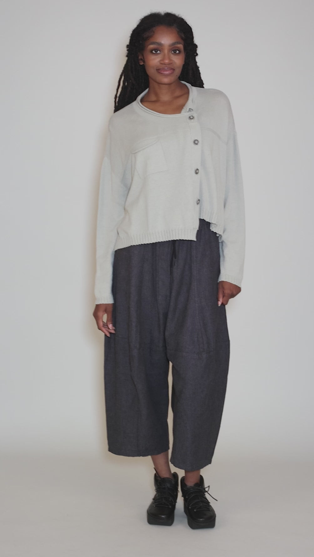 Bias Buttons Cardie, Stone Angle 5