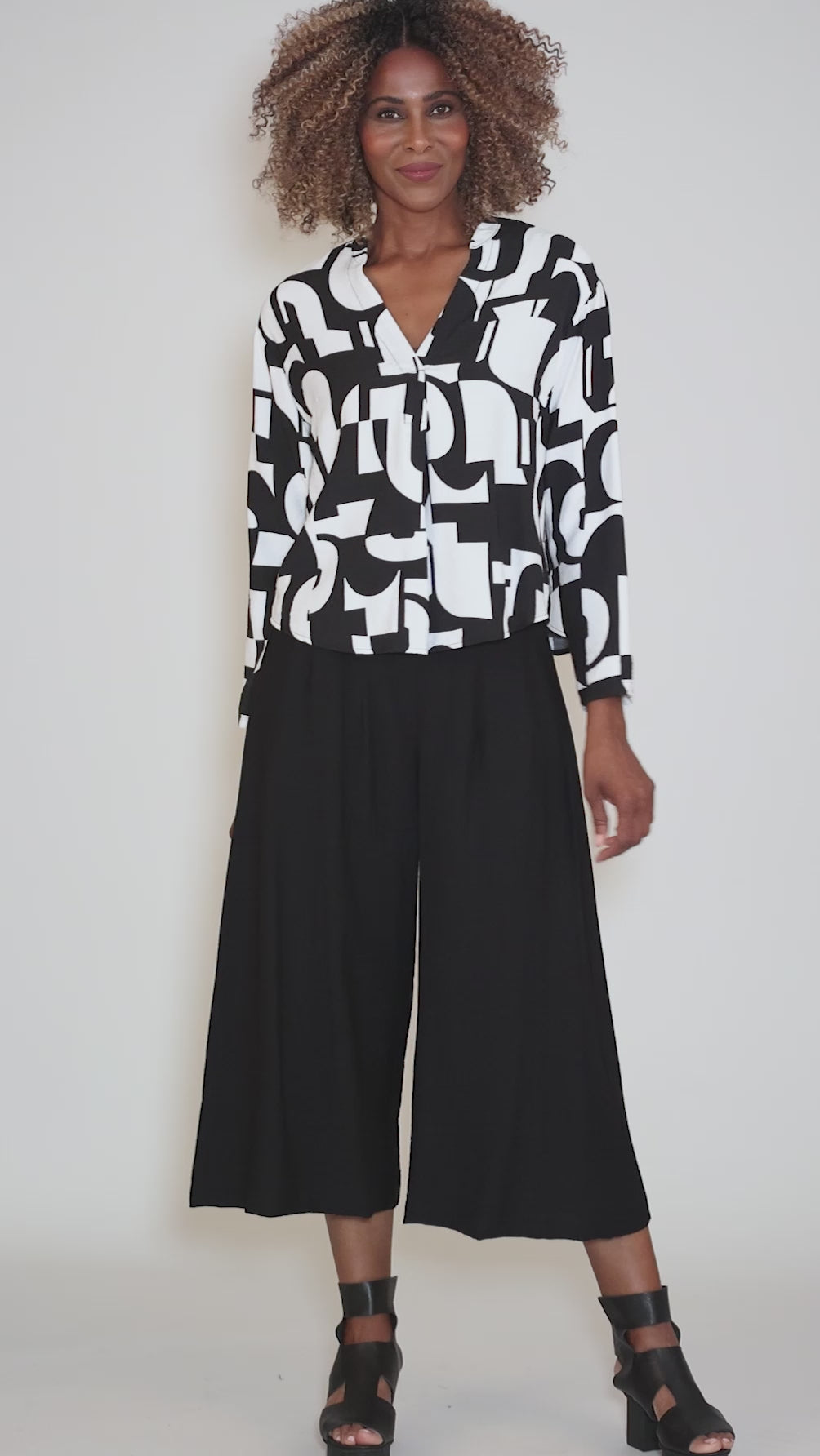 Print Sylvi Top, Black Mod Angle 5