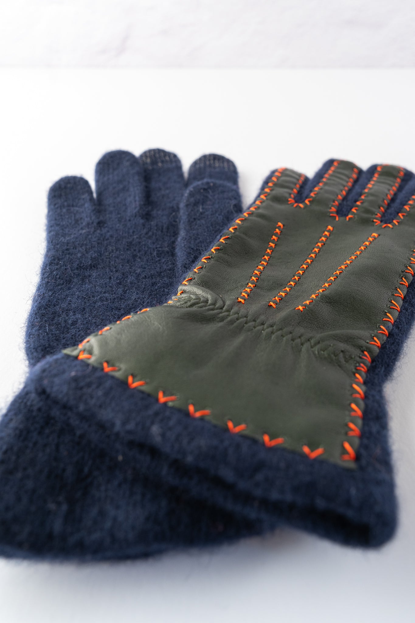 Santacana Madrid Contrast Stitch Leather and Wool Glove, Navy and Green 