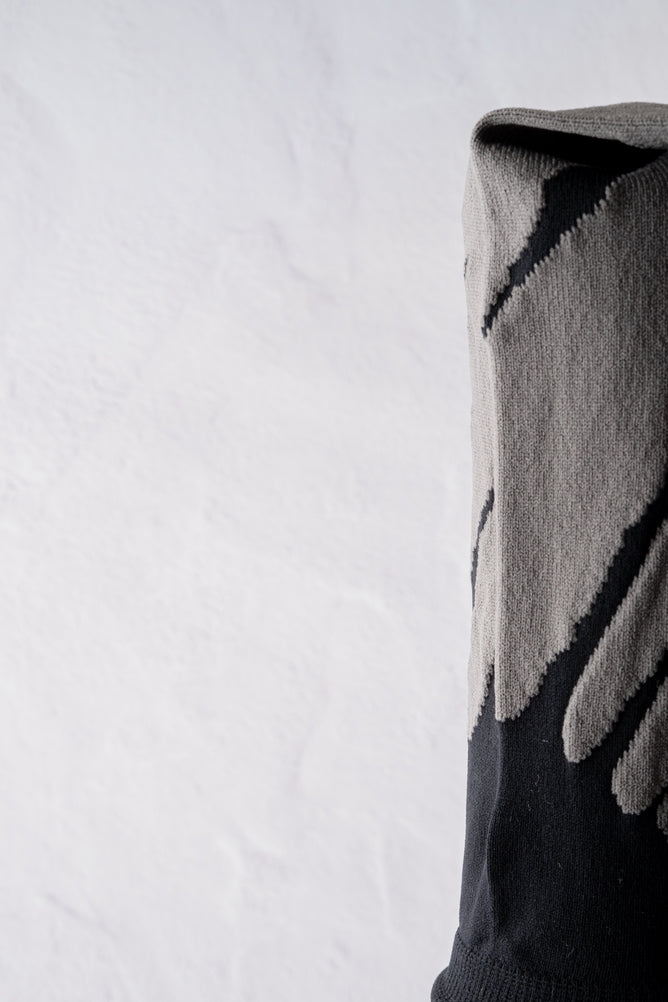 Moyuru Moy Amorphous Socks, Charcoal and Black 