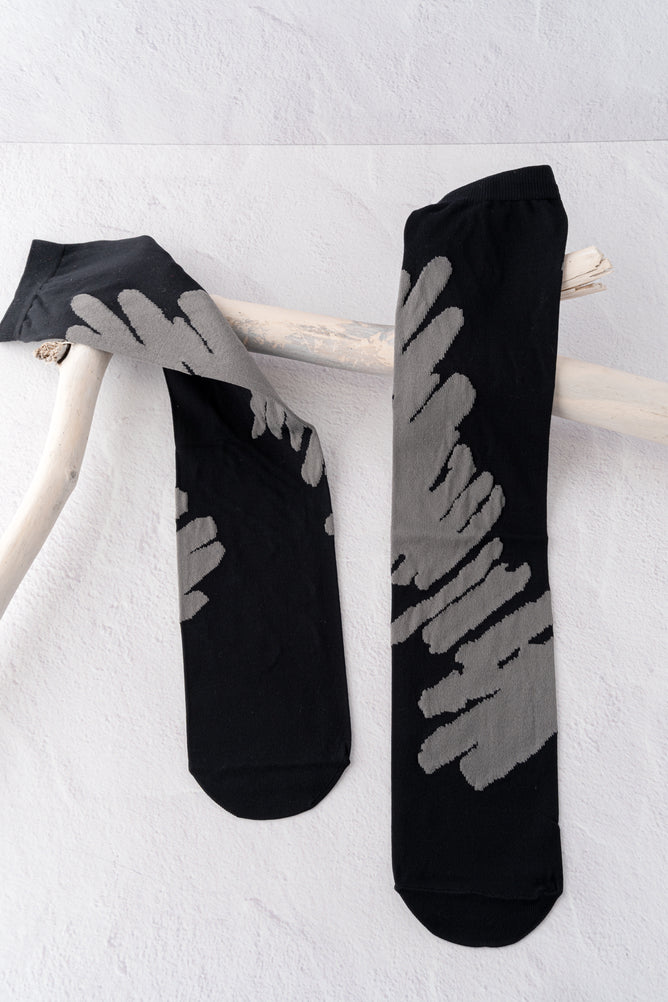Moyuru Moy Amorphous Socks, Charcoal and Black 