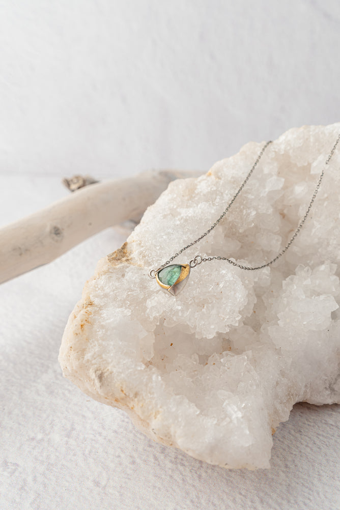 Austin Titus Studio Petite Tri Fold Necklace, Vessonite 