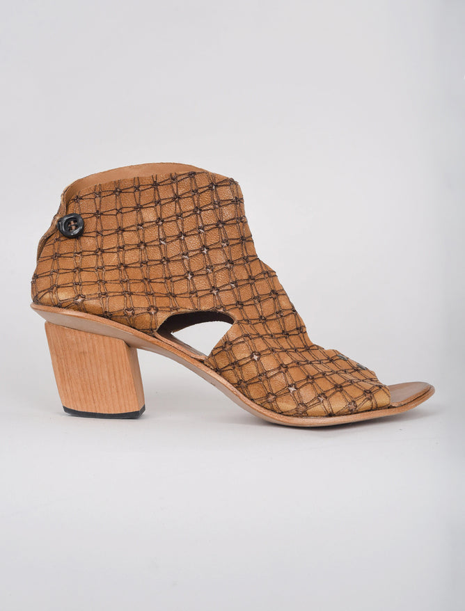 Cydwoq Research Heels, Tan 